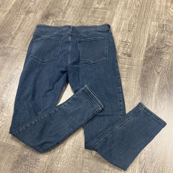 Old Navy rockstar mid rise jeggings - Picture 2 of 4